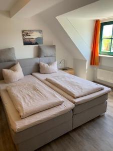 Ένα ή περισσότερα κρεβάτια σε δωμάτιο στο Ferienhaus Eibe am Jabeler See 7b