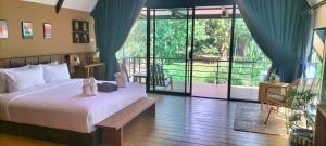 Postel nebo postele na pokoji v ubytování Hom I Din Farm and Homestay