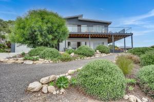 Κήπος έξω από το 19 Carnegie Luxury - Linen Included - WiFi - Walk to beach - Town Views