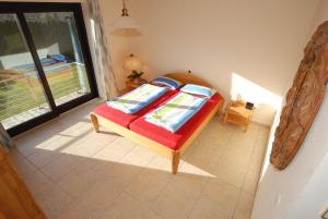 a bedroom with a bed in a room with a window at Ferienwohnung Muschel in Heiligenhafen +14 photos
