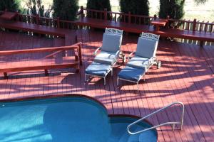 Bassein majutusasutuses Eaglenest Inn with Pool & SPA või selle lähedal