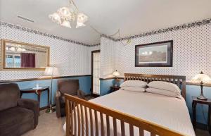 Voodi või voodid majutusasutuse Eaglenest Inn with Pool & SPA toas