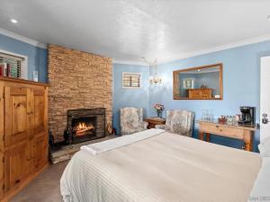 Voodi või voodid majutusasutuse Eaglenest Inn with Pool & SPA toas
