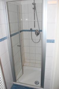 Ein Badezimmer in der Unterkunft LANDHAUS AM HAFEN im OG