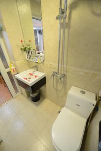 O baie la Blue Hanoi Inn Center Hotel +11 fotografii