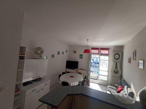 Η κουζίνα ή μικρή κουζίνα στο Maison 3 chambres, 6 couchages, proche gare, Sète, WIFI - FR-1-338-605 +13 φωτογραφίες