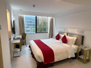 En eller flere senger på et rom på Best Western Plus Tsim Sha Tsui