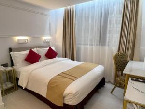 En eller flere senger på et rom på Best Western Plus Tsim Sha Tsui