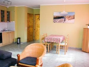a kitchen and dining room with a table and chairs at Hütigendachs, FW 4 in Zingst