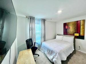 TV a/nebo společenská místnost v ubytování Spacious 4-bedroom house,6beds with office space