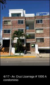 a building on the side of a street at Apto comodo, muy cerca de playa 101 in Mazatlán