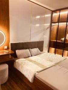 a small bedroom with a bed and a desk at 7Homestay in Hai Phong +10 photos