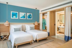 Giường trong phòng chung tại The Ocean Resort by Fusion Quy Nhon