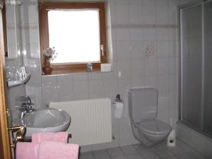 Koupelna v ubytování Landhaus Laner