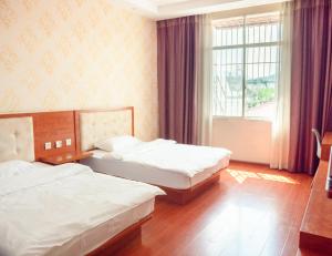 卡萨casa国际青年旅舍客房内的一张或多张床位
