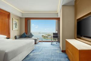 TV a/nebo společenská místnost v ubytování Four Points by Sheraton Suzhou