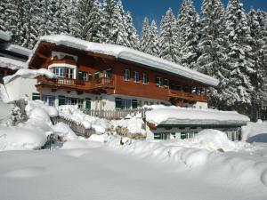 Chalet in Reith near Ski Slopes v zime