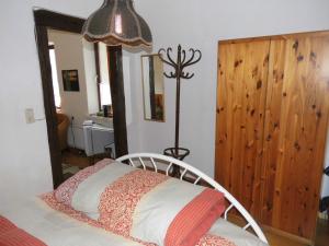 a bedroom with a bed with a lamp in it at Studio zur Weide in Heiligenhafen