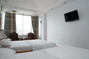 Ένα ή περισσότερα κρεβάτια σε δωμάτιο στο KHÁCH SẠN Anh Anh +43 φωτογραφίες