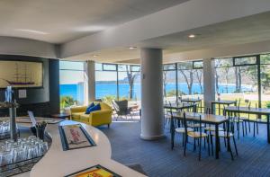 Posezení v ubytování Lufra Beachside Hotel + 18 fotografií