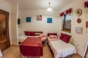 Posteľ alebo postele v izbe v ubytovaní Traumurlaub in der Villa MaVeRo Apartment A2 in Strandnähe
