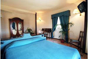 Postel nebo postele na pokoji v ubytování Hotel Tre Torri + 37 fotografií