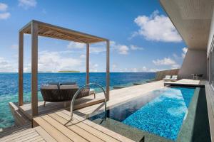 Bazén v ubytování The St. Regis Maldives Vommuli Resort nebo v jeho okolí