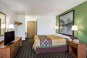 Gallery image of Super 8 by Wyndham Coshocton Roscoe Village in Coshocton +5 photos