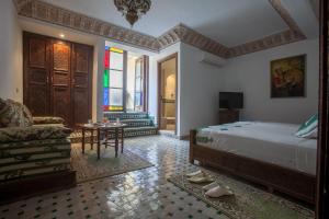 Postel nebo postele na pokoji v ubytování Riad Salam Fes