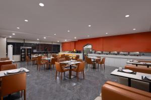 Una cocina o zona de cocina en m designer hotel
