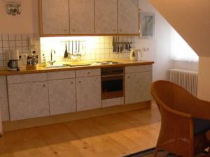 O bucătărie sau chicinetă la Ferienwohnung auf Hiddensee im Ort Kloster