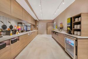 Home2 Suites By Hilton Boone的厨房或小厨房