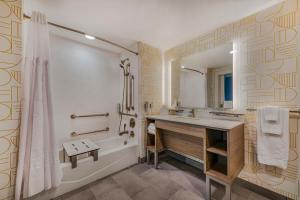 Home2 Suites By Hilton Boone的一间浴室