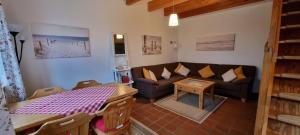 a living room with a couch and a table at Ferienhäuschen Neuberend in Neuberend