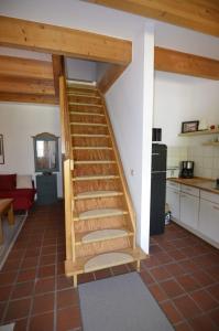 a staircase in a room with a kitchen at Ferienhäuschen Neuberend in Neuberend