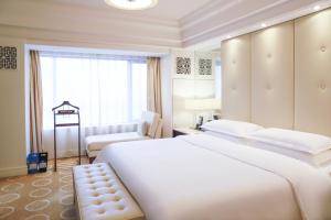 Postel nebo postele na pokoji v ubytování Sheraton Xi'an Hotel