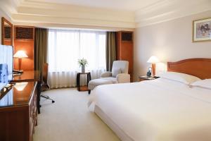 Postel nebo postele na pokoji v ubytování Sheraton Xi'an Hotel