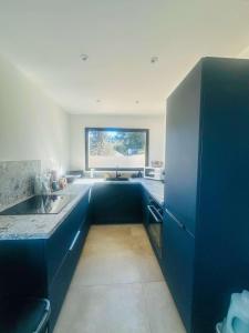 Η κουζίνα ή μικρή κουζίνα στο Superbe villa vue mer et piscine +36 φωτογραφίες