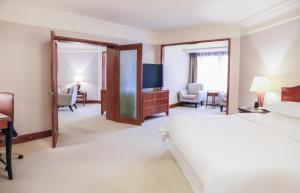 Postel nebo postele na pokoji v ubytování Sheraton Xi'an Hotel
