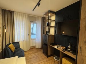 a hotel room with a desk and a chair at Hotel Restaurant Ennen in Norderney