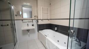 Łazienka w obiekcie B&B HOTEL Piotrków Trybunalski