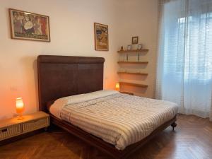 a bedroom with a bed in a room with a window at 1 Min Walk from the Sea, with 2 Bed and 2 Bath in Alassio