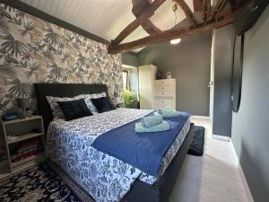 Ένα ή περισσότερα κρεβάτια σε δωμάτιο στο Casa Camu +24 φωτογραφίες