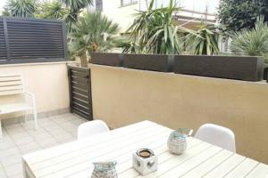 Balkón alebo terasa v ubytovaní Townhouse with communal pool ideal for families