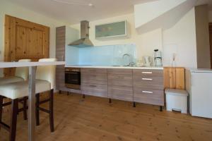 Kuchyň nebo kuchyňský kout v ubytování 2-Zimmer Ferienwohnung "Zimmert"