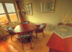 a dining room with a wooden table and chairs at Ostseeaussicht in Eckernförde