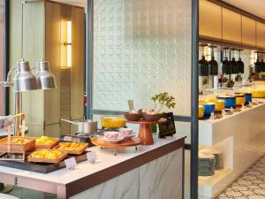 Makanan di atau berdekatan hotel