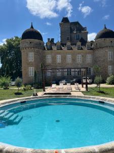 a large pool in front of a castle at Château d'Aynac in Aynac