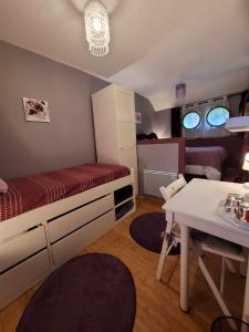O zonă de relaxare la Péniche Amboise Maison d'Hôtes Flottante Toulouse Centre