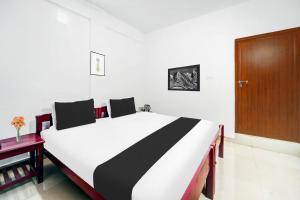 Postel nebo postele na pokoji v ubytování Super Hotel O Sultan Bathery formerly Bluevalley + 25 fotografií